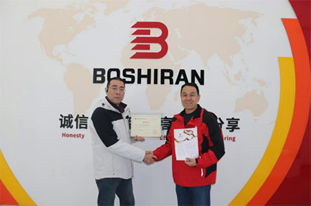 一方有难八方支援 天山香江心手相牵 —— 新疆z6com人生就是搏捐赠 50 万元驰援香港火灾灾区